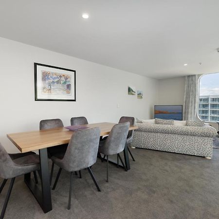 Oceanside Apartment With Iconic Views Mount Maunganui Eksteriør billede